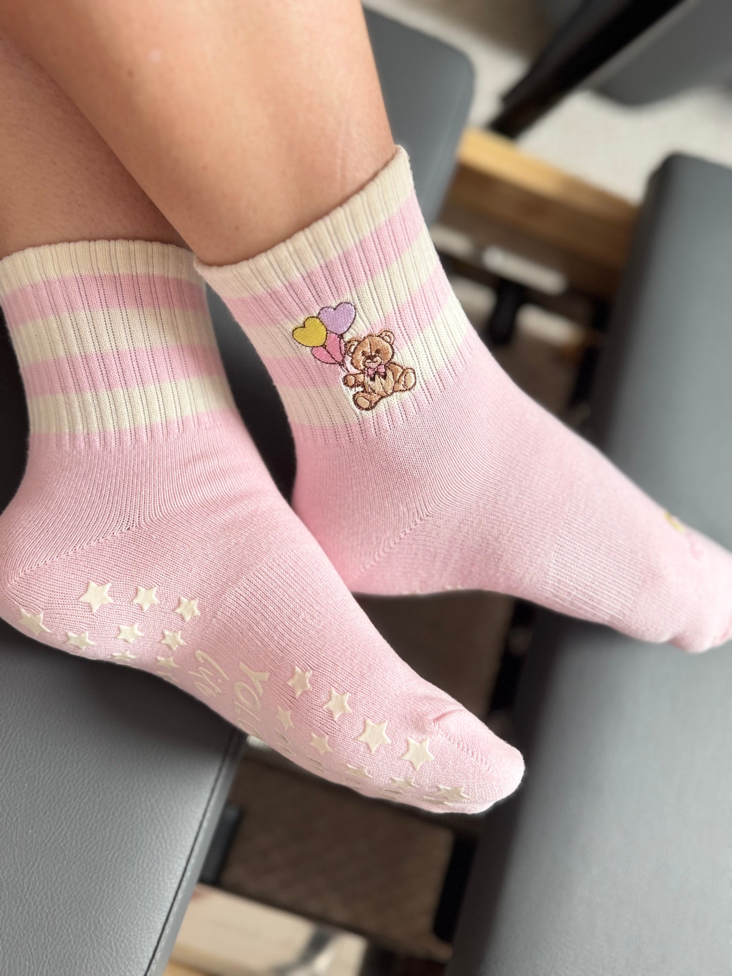 “Teddy dreams” grip socks