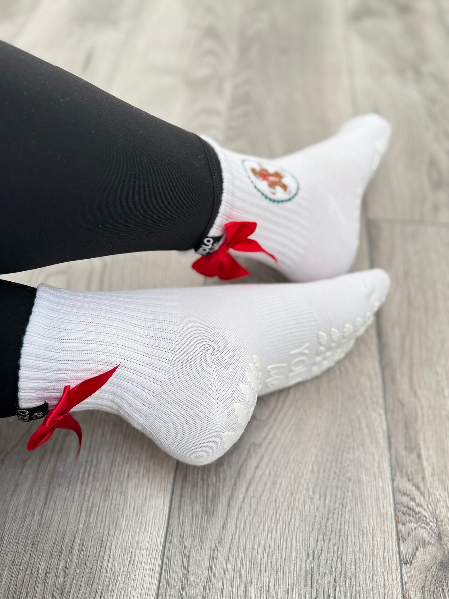 🎄 GINGERBREAD DUO – Holiday Grip Socks