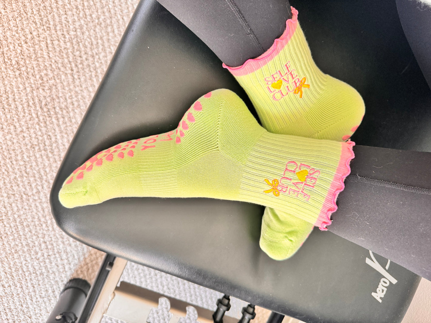 "SELF LOVE CLUB" PILATES CREW GRIP SOCKS