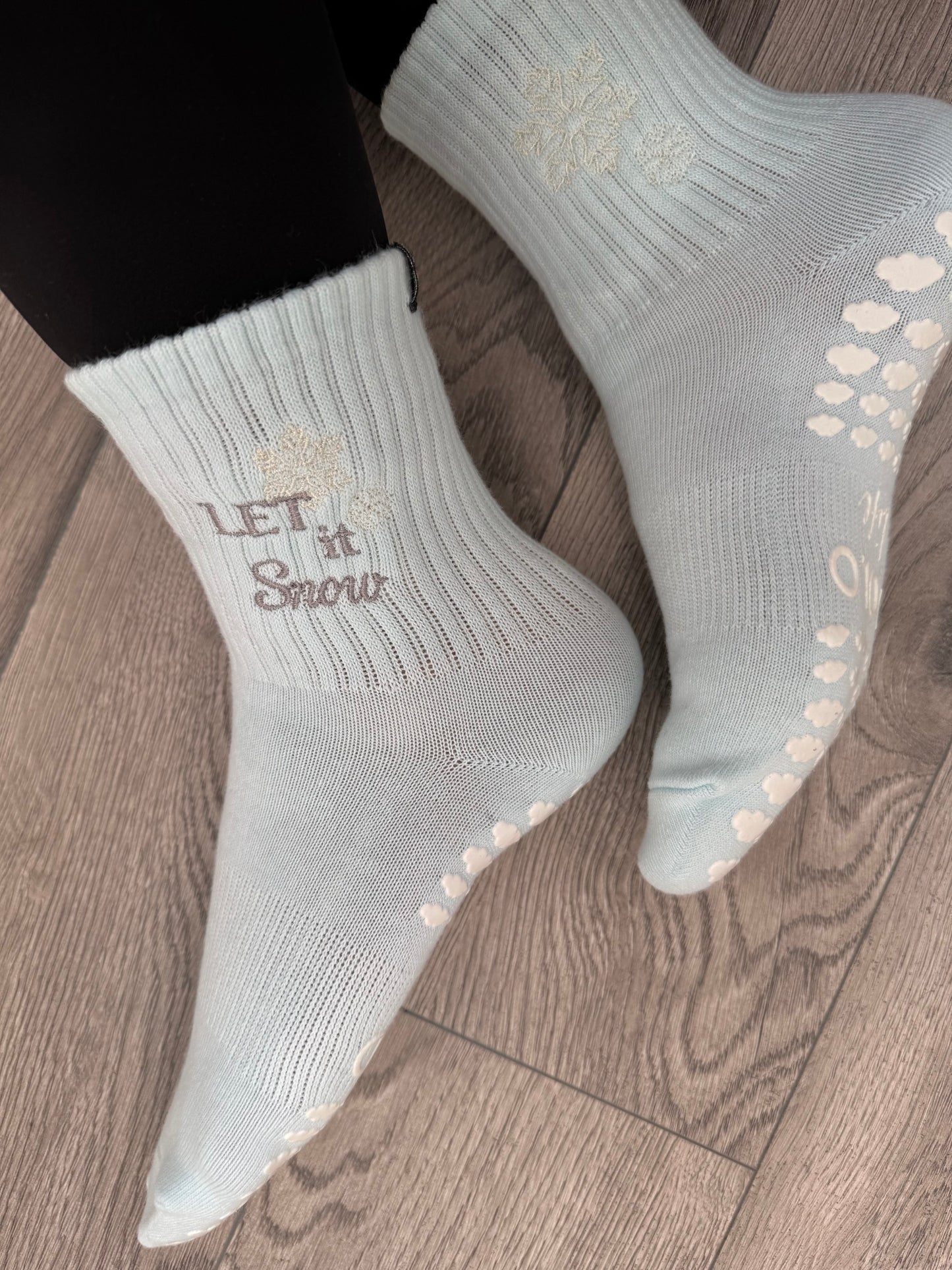 ❄️ LET IT SNOW – Winter Blue Grip Socks