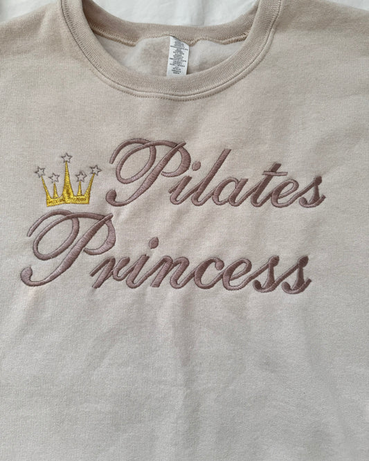“PILATES PRINCESS” embroidered sweatshirt sand color