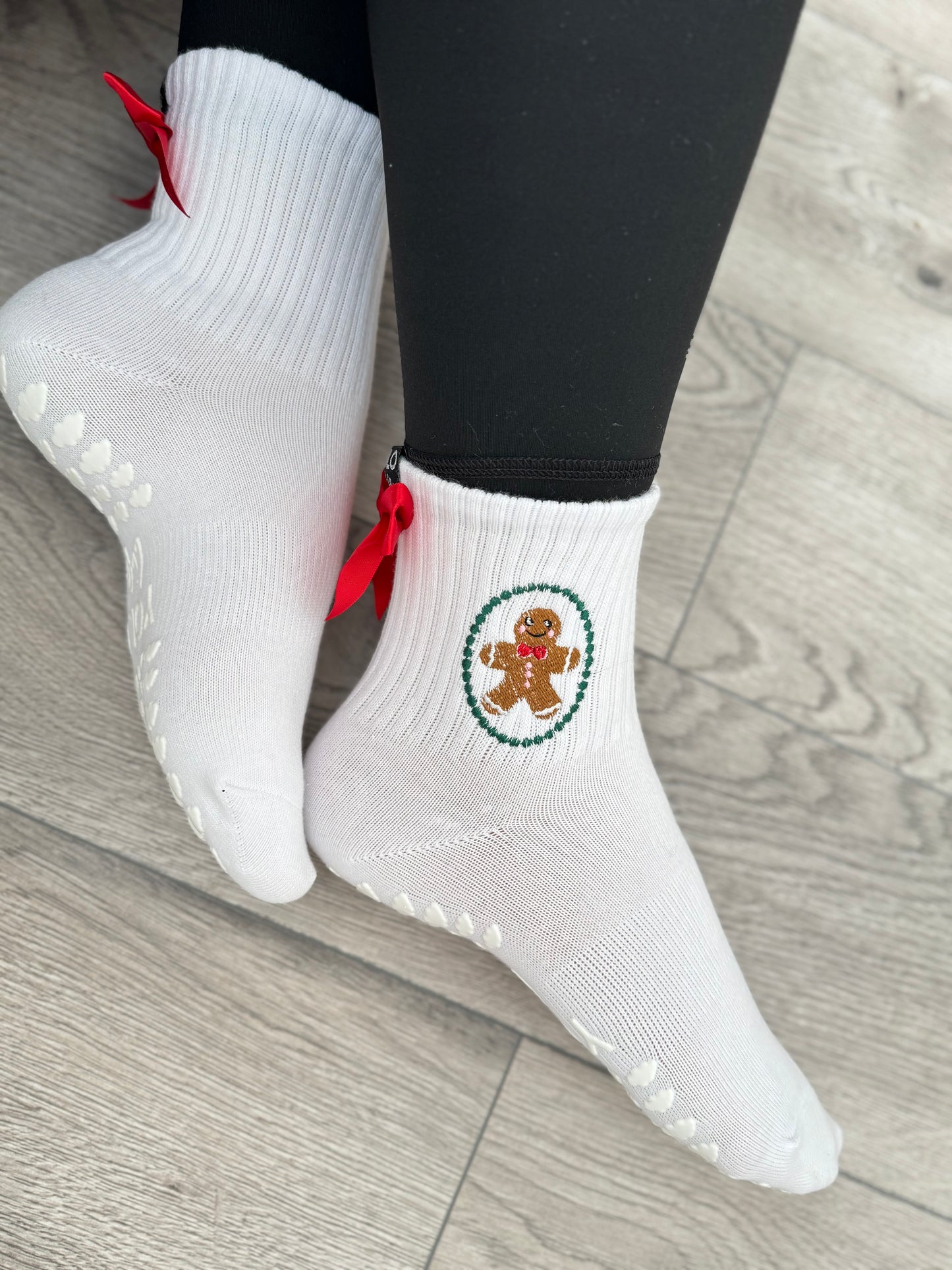 🎄 GINGERBREAD DUO – Holiday Grip Socks