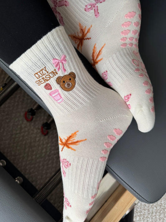 Cozy Season Grip Socks (Teddy, Bows & Maple Leaves)
