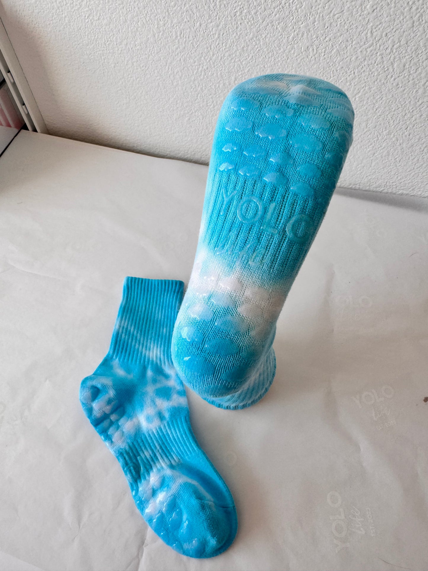 "BEACH BLISS" Tie-dye grip socks trio