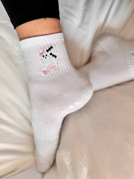 "Ghostly" Pilates grip socks