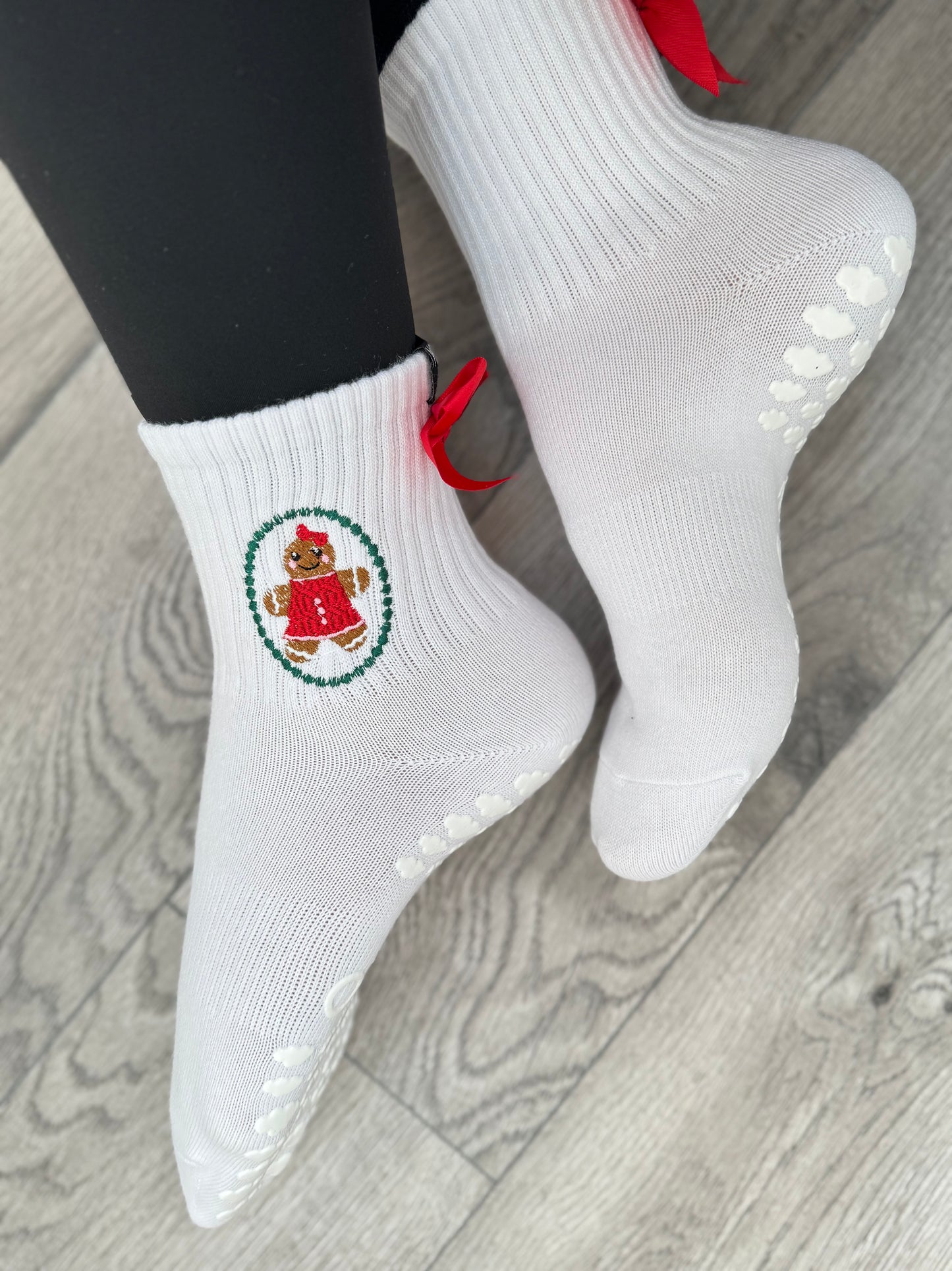 🎄 GINGERBREAD DUO – Holiday Grip Socks