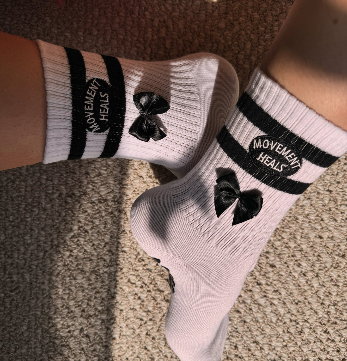 “MOVEMENT HEALS” crew grip socks